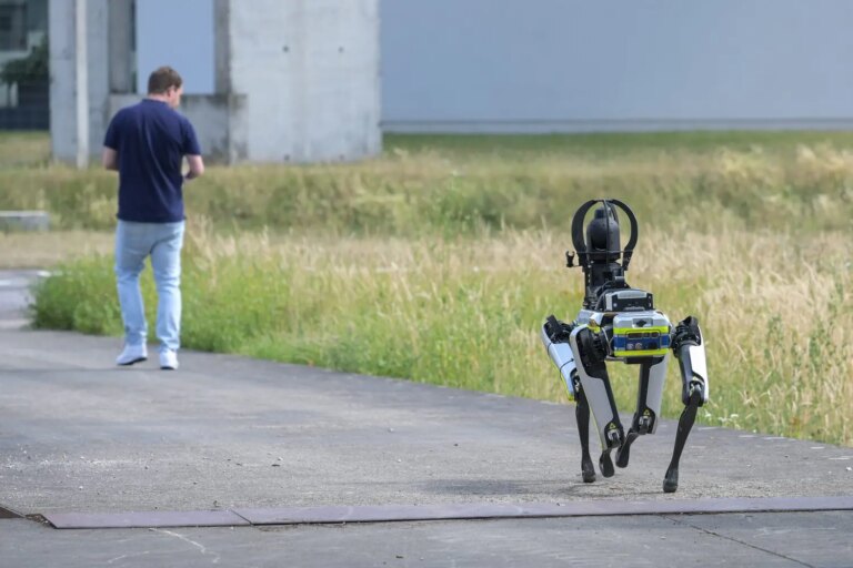 Le gouvernement Trump interdit l’importation de robots humanoïdes et quadrupèdes étrangers.