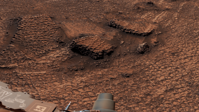 Curiosity découvre des structures en nid d’abeille sur Mars, révélant des anomalies géologiques.