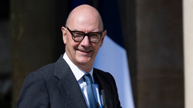 Bercy annonce le relèvement du taux du Livret A, modifiant les conditions d’épargne.