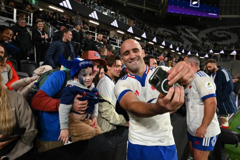 L’équipe de France s’incline face aux All Blacks, Lucu souligne la détermination des Bleus.