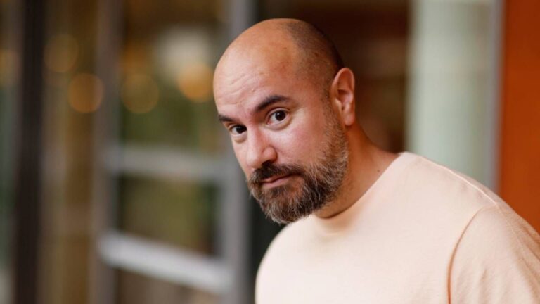 Tellement dans l’air du temps : la série avec Kyan Khojandi obtient une note de 4,7 sur 5