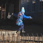 Des sociologues plaident pour des villes plus accueillantes pour les enfants, selon Clément Rivière.