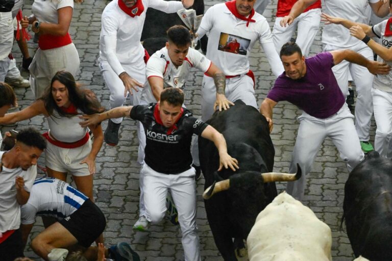 San Fermin : 57 blessés lors des festivités en Espagne, selon les autorités locales.