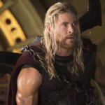 Chris Hemsworth critique Thor: Love & Thunder, le qualifiant de « trop débile »