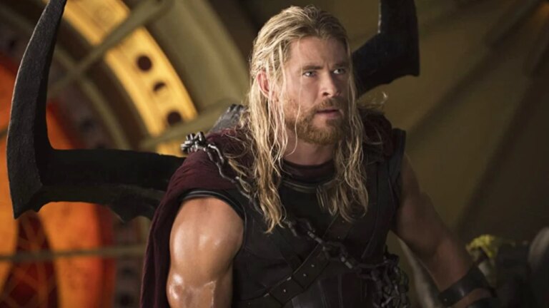 Chris Hemsworth critique Thor: Love & Thunder, le qualifiant de « trop débile »