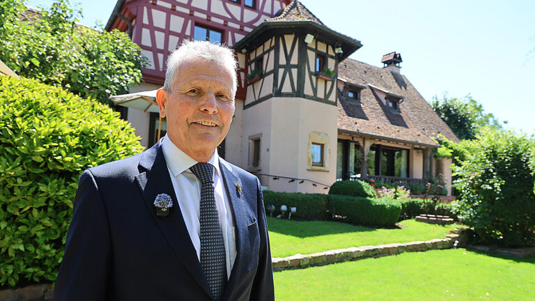 Serge Dubs, meilleur sommelier du monde, prend sa retraite après 50 ans de carrière.