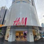 H&M présente une jupe portefeuille adaptée pour un été durable et confortable.