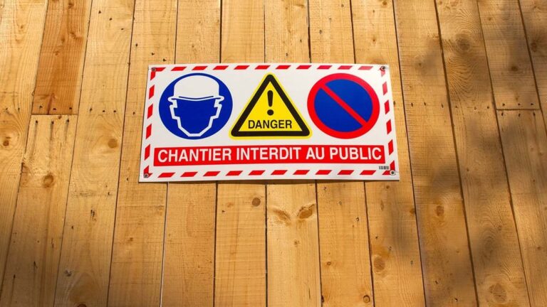 Le gouvernement propose une réduction des indemnisations des accidents du travail, syndicats et patronat demandent une évaluation.