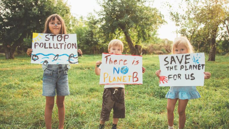 Comment expliquer la canicule aux enfants sans créer d’angoisse, selon une psychologue.