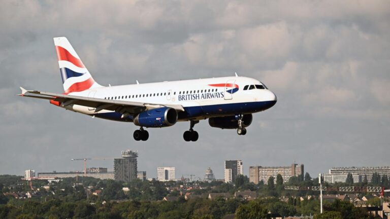 Quatre membres de British Airways suspendus après avoir annulé un vol pour cause de gueule de bois.