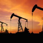Les prix du pétrole chutent sous 90 dollars après l&rsquo;arrêt des échanges entre États-Unis et Iran.