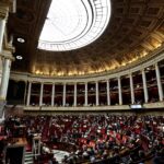 La loi française sur la fin de vie suscite des critiques pour son insuffisance.