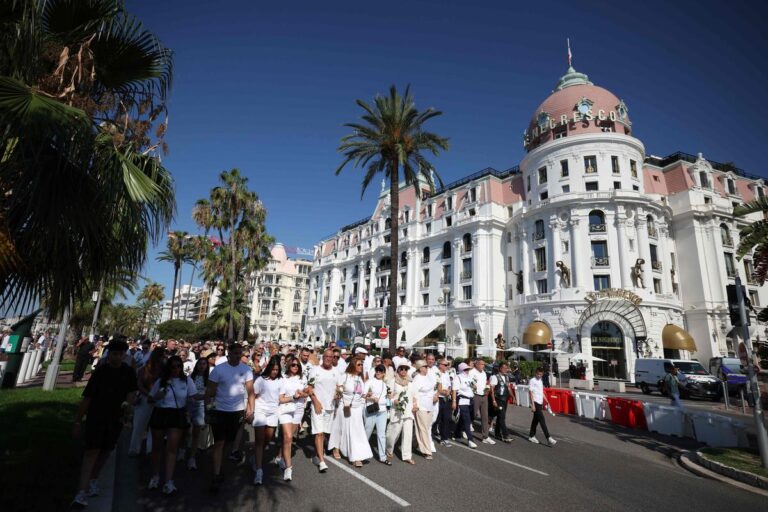 Recueillement à Nice et au Mondial pour commémorer les victimes du 14 Juillet