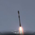 SpaceX Falcon 9 lance 35e mission, déploie satellites Starlink en orbite.