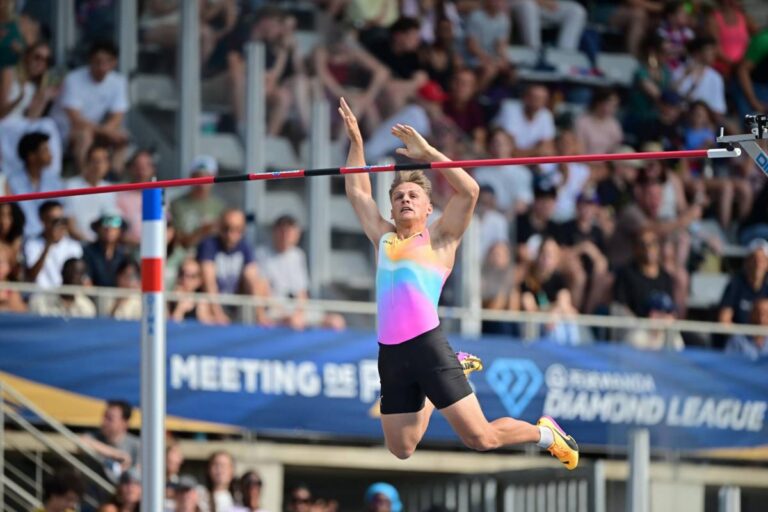 Thibaut Collet atteint 5,91 m et se classe 2e au meeting de perche d’Athènes.