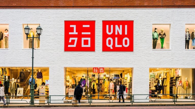 Uniqlo présente un pantalon ample tendance, remplaçant les leggings pour l’été.