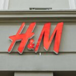 Robe en dentelle H&M : une option tendance et confortable pour les soirées d&rsquo;été.