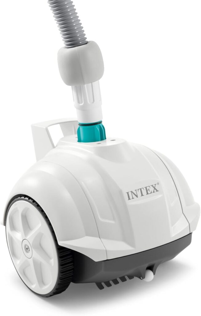 Intex présente son aspirateur robot Bottom ZX50, modèle blanc et bleu, sur le marché européen.