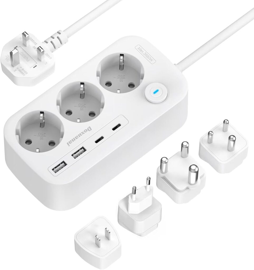 Adaptateur de voyage international avec 3 compartiments et 4 USB, compatible dans 7 pays.