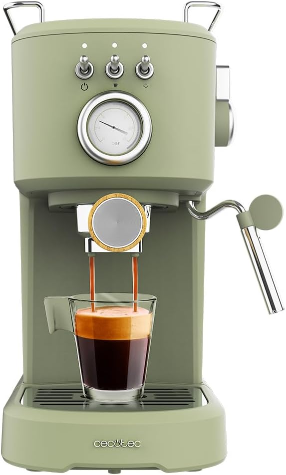 Cecotec lance la cafetière espresso compacte Power Espresso 20 Retro Green de 1100 W en Europe.