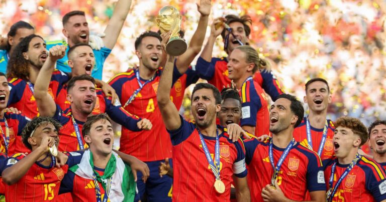 L’Espagne remporte sa deuxième Coupe du monde après une victoire contre l’Argentine.