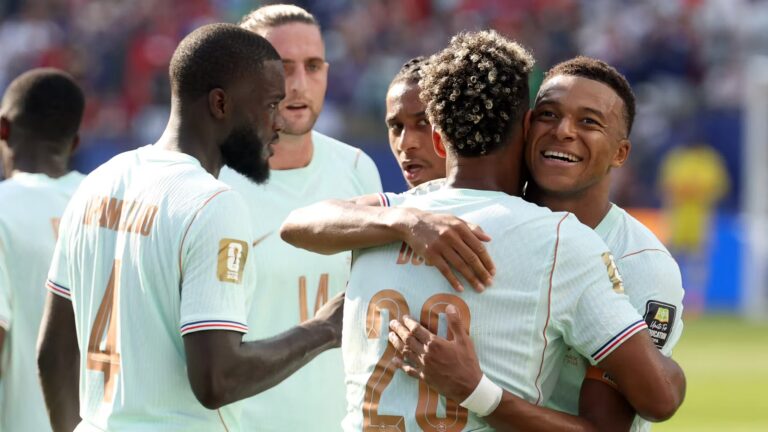 Kylian Mbappé et Ousmane Dembélé éliminent le Maroc en quart de finale de la Coupe du Monde.