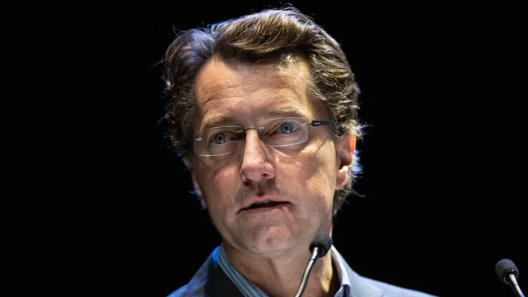 Ancien patron du CNC relaxé en appel après condamnation pour agression sexuelle