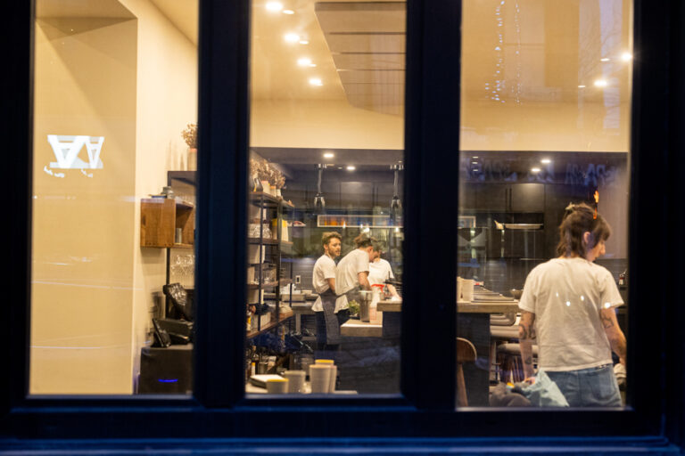 Le Mousso de Montréal annonce la fermeture de ses portes, affectant la scène gastronomique locale.