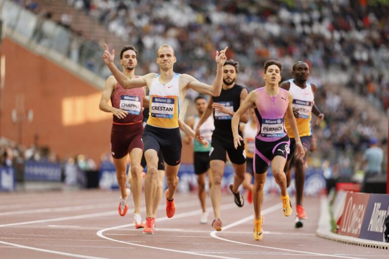 Francesco Pernici, champion d’Italie sur 800 m, demande sa compagne en mariage.