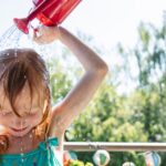 Activités rafraîchissantes pour enfants pendant la vague de chaleur estivale.
