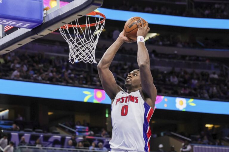 LeBron James rejoint les Sixers, modifiant le paysage du marché NBA.