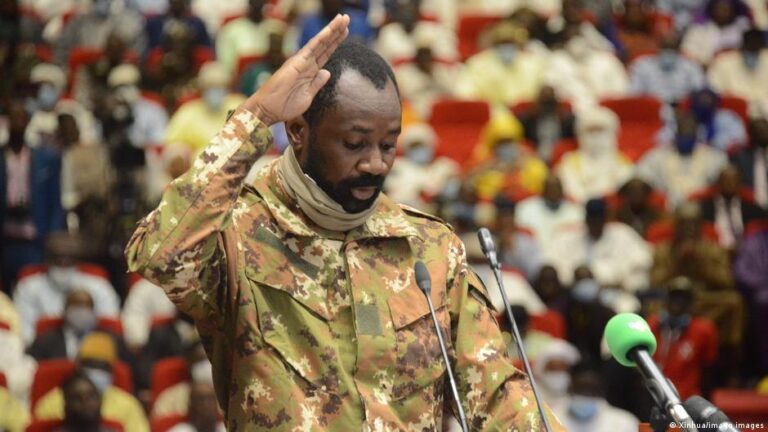 Évolution des régimes politiques au Mali depuis l’indépendance et leurs conséquences sociales