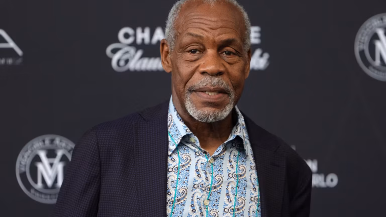 Danny Glover, acteur de « L’arme fatale », annonce son diagnostic d’Alzheimer.