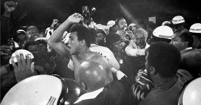 William Klein examine le spectacle du monde aux Rencontres d’Arles 2026