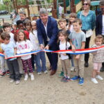 Une nouvelle aire de jeux pour enfants inaugurée dans une ville de Loire-Atlantique.