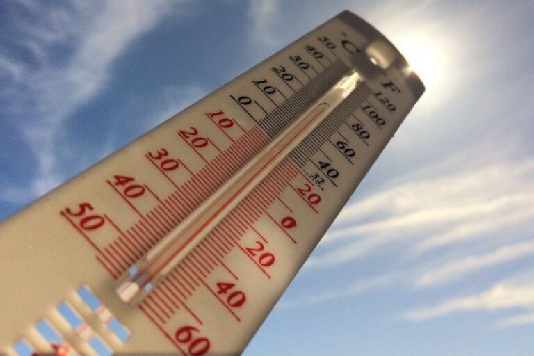 Canicule en Bretagne : températures dépassant 40 degrés en journée et 26 la nuit.