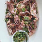 Recette d&rsquo;encornets à la coriandre et au citron vert, simple et rapide à réaliser.