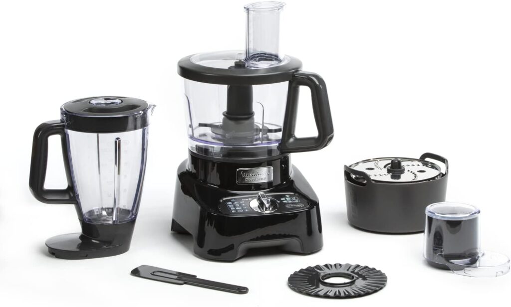 Moulinex lance le robot culinaire DoubleForce FP821811 avec 28 fonctions et puissance de 1000 W.