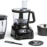 Moulinex lance le robot culinaire DoubleForce FP821811 avec 28 fonctions et puissance de 1000 W.
