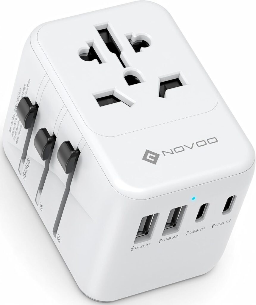 Adaptateur universel NOVOO PD 21W : compatibilité avec 10 pays et multiple ports USB.