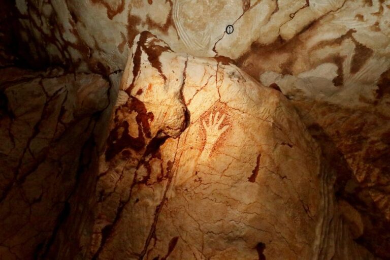 La grotte Cosquer propose des parcours immersifs avec son découvreur pour ses quatre ans.