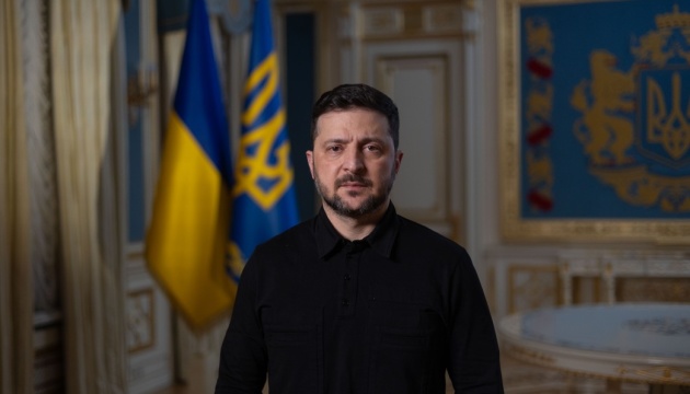 Zelensky confirme la destruction de deux installations logistiques en Russie.