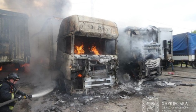 Quatre morts, dont un enfant, et huit blessés dans des bombardements russes à Kharkiv.