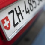 En Suisse, les signalements de harcèlement liés aux plaques d’immatriculation augmentent.