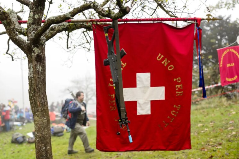 Le tir en Suisse soulève des questions sur la préservation des traditions et des sols.