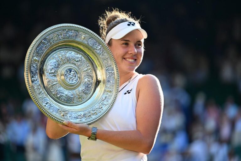 Linda Noskova remporte son premier Grand Chelem à Wimbledon malgré une défaillance en deuxième manche.