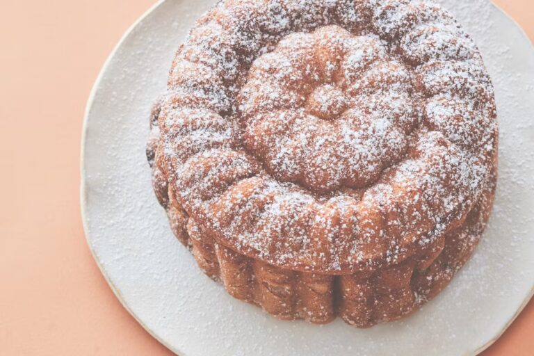 Recette simple du biscuit de Savoie proposée par Mercotte pour les amateurs de pâtisserie.