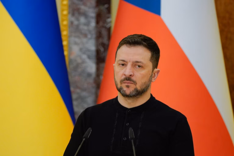 Ukraine : 14 morts à Kiev, Zelensky qualifie l’attaque russe de très grave.