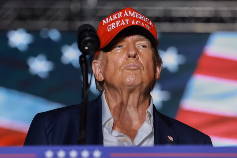 Trump menace l’Iran de représailles militaires en cas d’attaque contre les États-Unis.