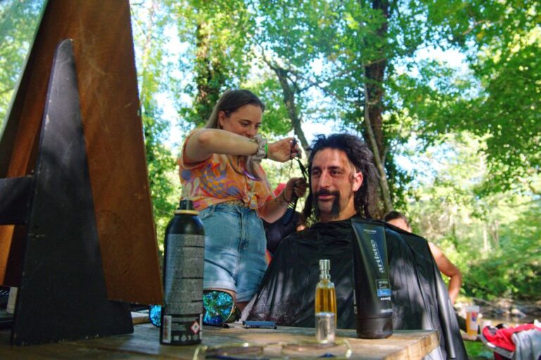 La coupe mulet : évolution d’une coiffure décriée à symbole des festivals d’été.